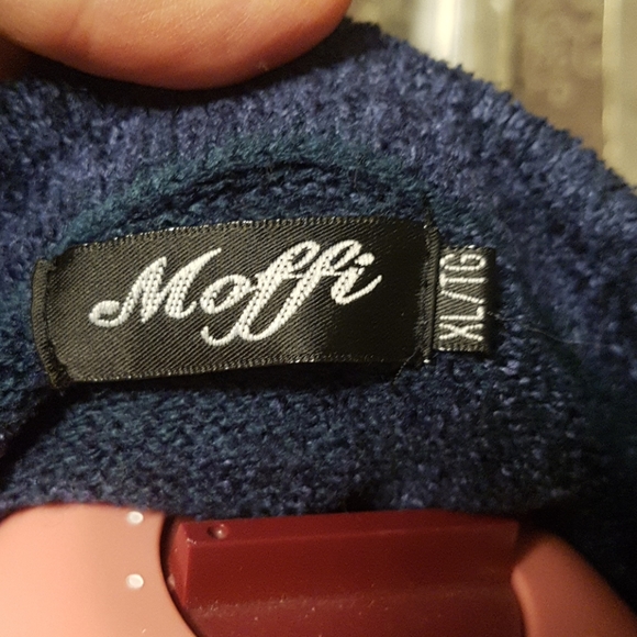 Sweatshirt - Picture 3 of 4